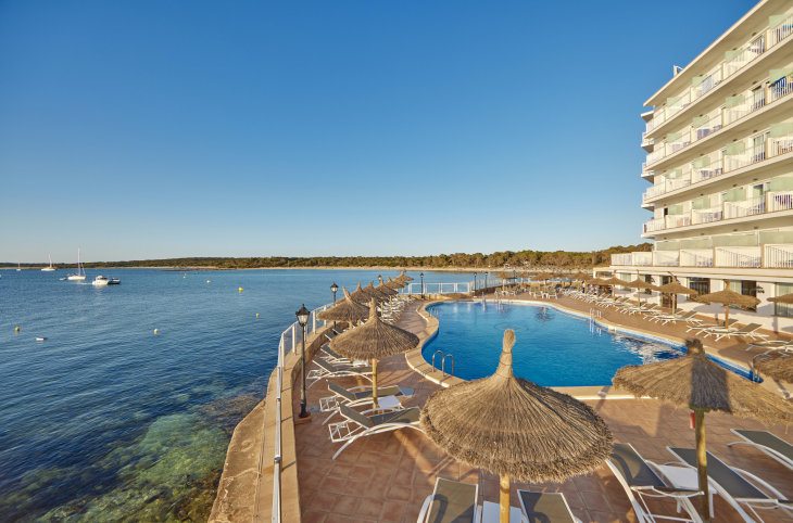 Universal Hotel Marques <div class="m-page-header__rating"><span class="m-page-header__rating--star"></span><span class="m-page-header__rating--star"></span><span class="m-page-header__rating--star"></span><span class="m-page-header__rating--star"></span></div>
