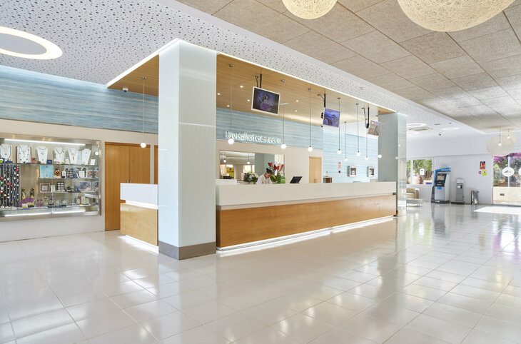 Invisa Figueral Resort Cala Blanca <div class="m-page-header__rating"><span class="m-page-header__rating--star"></span><span class="m-page-header__rating--star"></span><span class="m-page-header__rating--star"></span></div>