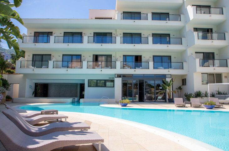 Cefalu Sea Palace <div class="m-page-header__rating"><span class="m-page-header__rating--star"></span><span class="m-page-header__rating--star"></span><span class="m-page-header__rating--star"></span><span class="m-page-header__rating--star"></span></div>