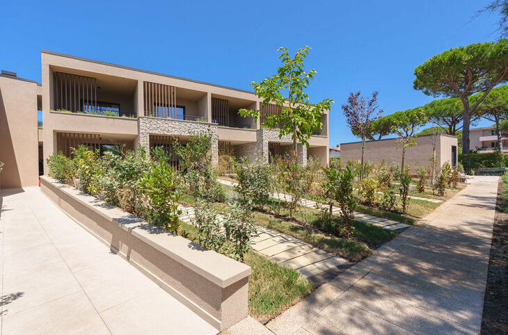 Campoblu <div class="m-page-header__rating"></div>