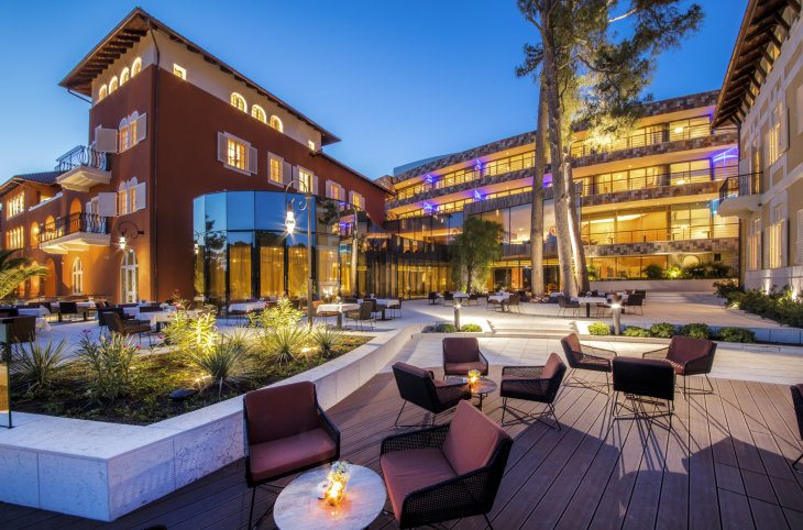 Boutique Hotel Alhambra <div class="m-page-header__rating"><span class="m-page-header__rating--star"></span><span class="m-page-header__rating--star"></span><span class="m-page-header__rating--star"></span><span class="m-page-header__rating--star"></span><span class="m-page-header__rating--star"></span></div>