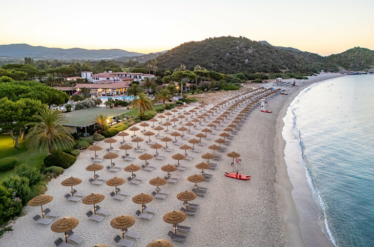 Cormoran <div class="m-page-header__rating"><span class="m-page-header__rating--star"></span><span class="m-page-header__rating--star"></span><span class="m-page-header__rating--star"></span><span class="m-page-header__rating--star"></span></div>