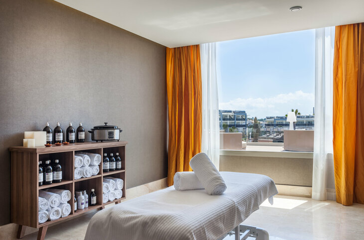 Zafiro Palace Alcudia <div class="m-page-header__rating"><span class="m-page-header__rating--star"></span><span class="m-page-header__rating--star"></span><span class="m-page-header__rating--star"></span><span class="m-page-header__rating--star"></span><span class="m-page-header__rating--star"></span></div>