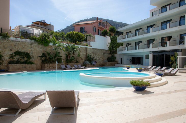 Cefalu Sea Palace <div class="m-page-header__rating"><span class="m-page-header__rating--star"></span><span class="m-page-header__rating--star"></span><span class="m-page-header__rating--star"></span><span class="m-page-header__rating--star"></span></div>