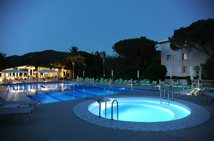 Dei Coralli <div class="m-page-header__rating"><span class="m-page-header__rating--star"></span><span class="m-page-header__rating--star"></span><span class="m-page-header__rating--star"></span></div>