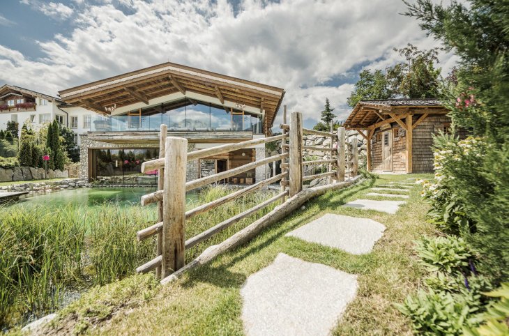 Alpenresort Schwarz <div class="m-page-header__rating"><span class="m-page-header__rating--star"></span><span class="m-page-header__rating--star"></span><span class="m-page-header__rating--star"></span><span class="m-page-header__rating--star"></span><span class="m-page-header__rating--star"></span></div>
