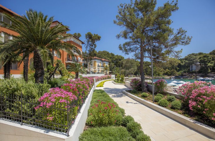 Boutique Hotel Alhambra <div class="m-page-header__rating"><span class="m-page-header__rating--star"></span><span class="m-page-header__rating--star"></span><span class="m-page-header__rating--star"></span><span class="m-page-header__rating--star"></span><span class="m-page-header__rating--star"></span></div>