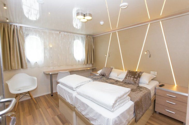 Kreuzfahrt Deluxe <div class="m-page-header__rating"></div>