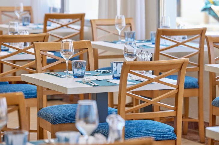 Universal Hotel Marques <div class="m-page-header__rating"><span class="m-page-header__rating--star"></span><span class="m-page-header__rating--star"></span><span class="m-page-header__rating--star"></span><span class="m-page-header__rating--star"></span></div>