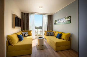 Suite for 2+2