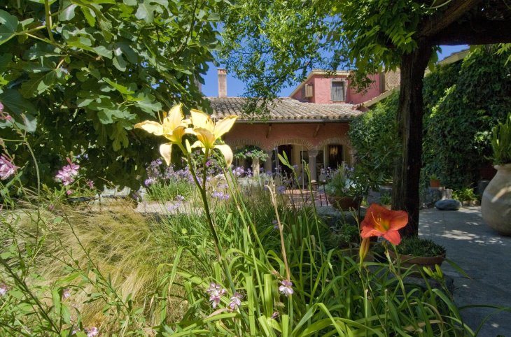 Lucrezia <div class="m-page-header__rating"><span class="m-page-header__rating--star"></span><span class="m-page-header__rating--star"></span><span class="m-page-header__rating--star"></span></div>