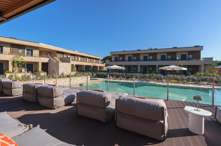 Campoblu <div class="m-page-header__rating"></div>