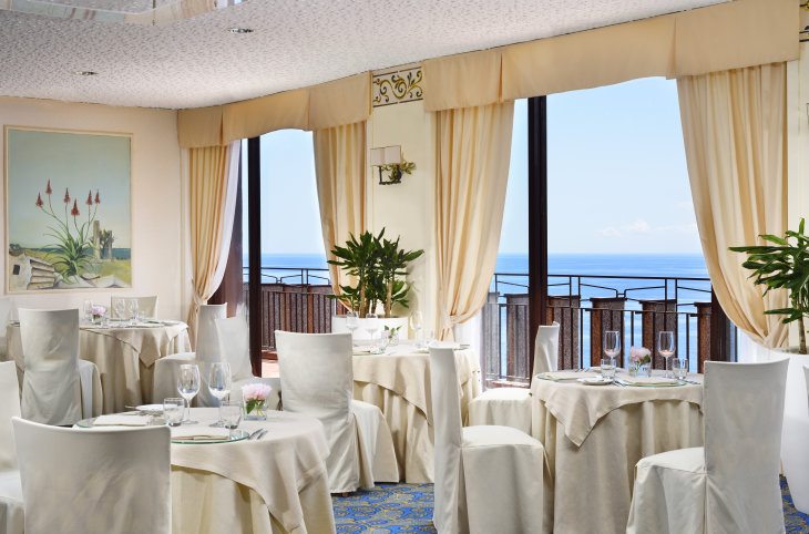 Unahotels Capotaormina <div class="m-page-header__rating"><span class="m-page-header__rating--star"></span><span class="m-page-header__rating--star"></span><span class="m-page-header__rating--star"></span><span class="m-page-header__rating--star"></span></div>