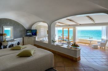 Waterfront-Suiten Cala del Forte