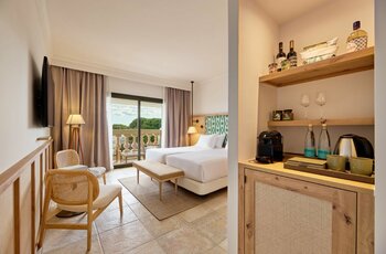 Deluxe Twin Beds
