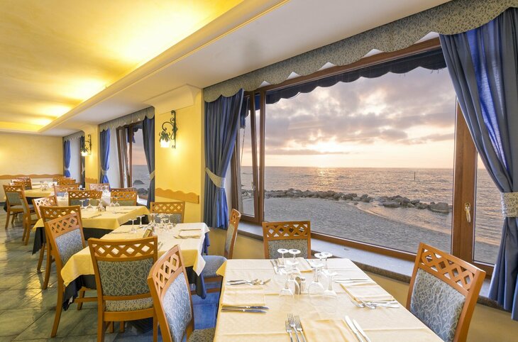 Wanderreise Ischia - Hotel Tritone Terme <div class="m-page-header__rating"><span class="m-page-header__rating--star"></span><span class="m-page-header__rating--star"></span><span class="m-page-header__rating--star"></span><span class="m-page-header__rating--star"></span></div>