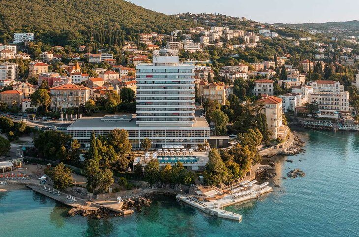 Hotel Ambasador <div class="m-page-header__rating"><span class="m-page-header__rating--star"></span><span class="m-page-header__rating--star"></span><span class="m-page-header__rating--star"></span><span class="m-page-header__rating--star"></span><span class="m-page-header__rating--star"></span></div>