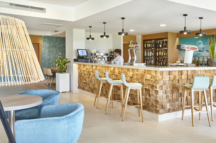 Universal Hotel Castell Royal <div class="m-page-header__rating"><span class="m-page-header__rating--star"></span><span class="m-page-header__rating--star"></span><span class="m-page-header__rating--star"></span><span class="m-page-header__rating--star"></span></div>