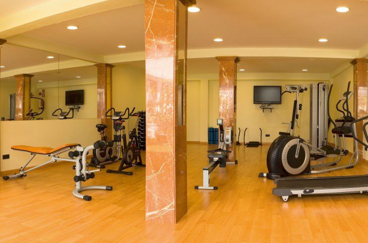 Universal Hotel Marques <div class="m-page-header__rating"><span class="m-page-header__rating--star"></span><span class="m-page-header__rating--star"></span><span class="m-page-header__rating--star"></span><span class="m-page-header__rating--star"></span></div>