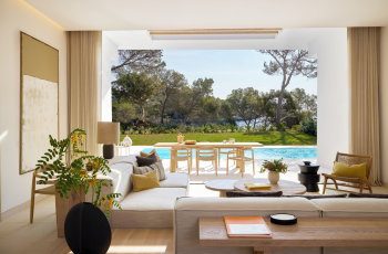 Deluxe Three Bedroom Residence Privatpool