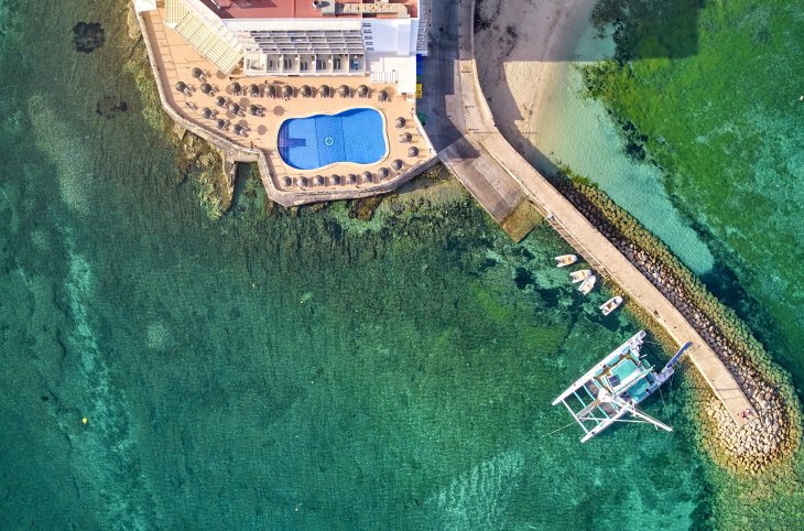 Universal Hotel Marques <div class="m-page-header__rating"><span class="m-page-header__rating--star"></span><span class="m-page-header__rating--star"></span><span class="m-page-header__rating--star"></span><span class="m-page-header__rating--star"></span></div>