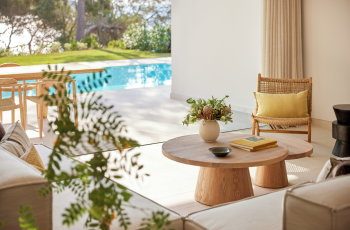 Deluxe Three Bedroom Residence Privatpool