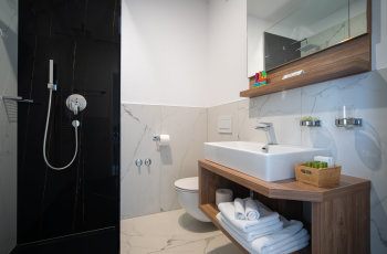 Deluxe Doppelzimmer mit Balkon und Poolblick
