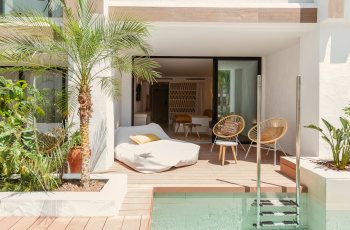 Swim Up Suite