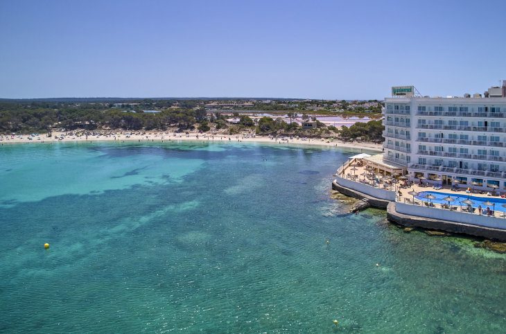 Universal Hotel Marques <div class="m-page-header__rating"><span class="m-page-header__rating--star"></span><span class="m-page-header__rating--star"></span><span class="m-page-header__rating--star"></span><span class="m-page-header__rating--star"></span></div>