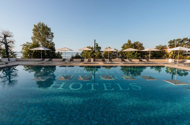 Hotel Ambasador <div class="m-page-header__rating"><span class="m-page-header__rating--star"></span><span class="m-page-header__rating--star"></span><span class="m-page-header__rating--star"></span><span class="m-page-header__rating--star"></span><span class="m-page-header__rating--star"></span></div>