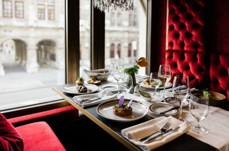 Hotel Sacher Wien <div class="m-page-header__rating"><span class="m-page-header__rating--star"></span><span class="m-page-header__rating--star"></span><span class="m-page-header__rating--star"></span><span class="m-page-header__rating--star"></span><span class="m-page-header__rating--star"></span><span class="m-page-header__rating--s ">s</span></div>
