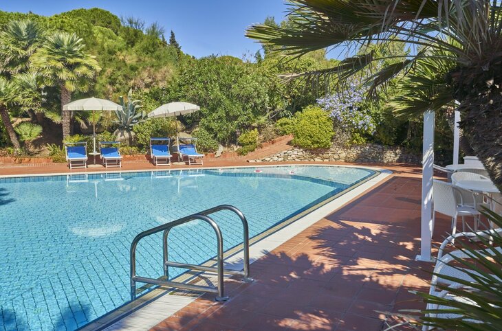 Antares <div class="m-page-header__rating"><span class="m-page-header__rating--star"></span><span class="m-page-header__rating--star"></span><span class="m-page-header__rating--star"></span></div>