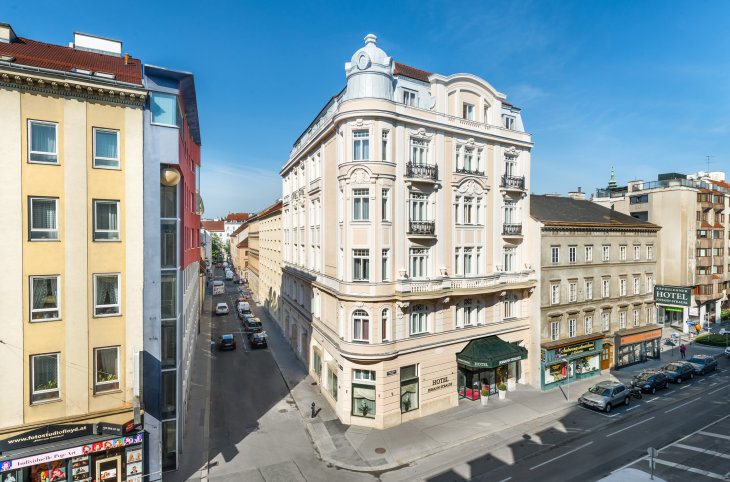 Johann Strauss <div class="m-page-header__rating"><span class="m-page-header__rating--star"></span><span class="m-page-header__rating--star"></span><span class="m-page-header__rating--star"></span><span class="m-page-header__rating--star"></span></div>