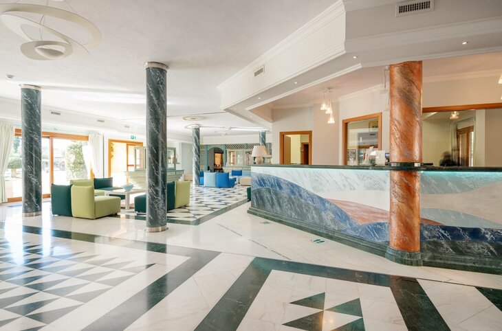 Marana <div class="m-page-header__rating"><span class="m-page-header__rating--star"></span><span class="m-page-header__rating--star"></span><span class="m-page-header__rating--star"></span><span class="m-page-header__rating--star"></span></div>