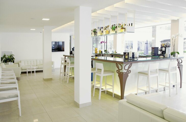 La Pergola Aparthotel <div class="m-page-header__rating"><span class="m-page-header__rating--star"></span><span class="m-page-header__rating--star"></span><span class="m-page-header__rating--star"></span><span class="m-page-header__rating--star"></span></div>