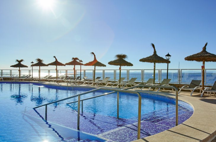 Universal Hotel Marques <div class="m-page-header__rating"><span class="m-page-header__rating--star"></span><span class="m-page-header__rating--star"></span><span class="m-page-header__rating--star"></span><span class="m-page-header__rating--star"></span></div>
