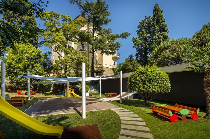 Hotel Ambasador <div class="m-page-header__rating"><span class="m-page-header__rating--star"></span><span class="m-page-header__rating--star"></span><span class="m-page-header__rating--star"></span><span class="m-page-header__rating--star"></span><span class="m-page-header__rating--star"></span></div>