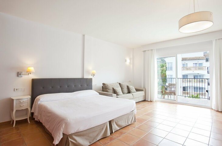 La Pergola Aparthotel <div class="m-page-header__rating"><span class="m-page-header__rating--star"></span><span class="m-page-header__rating--star"></span><span class="m-page-header__rating--star"></span><span class="m-page-header__rating--star"></span></div>