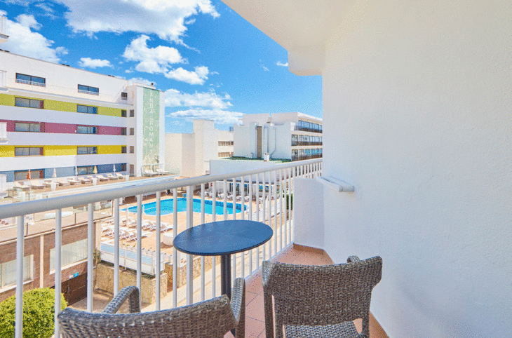 Universal Hotel Bikini <div class="m-page-header__rating"><span class="m-page-header__rating--star"></span><span class="m-page-header__rating--star"></span><span class="m-page-header__rating--star"></span></div>