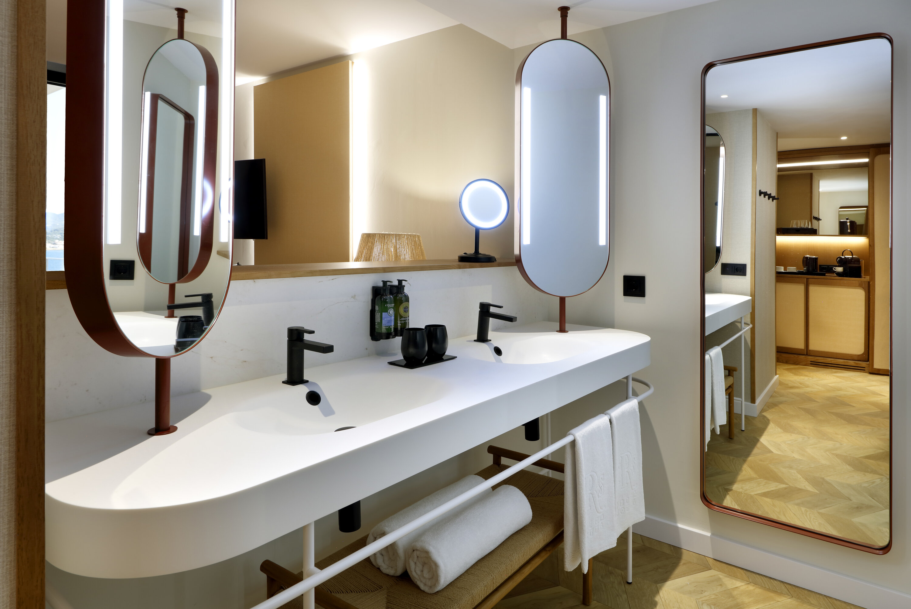 The Signature Level Deluxe