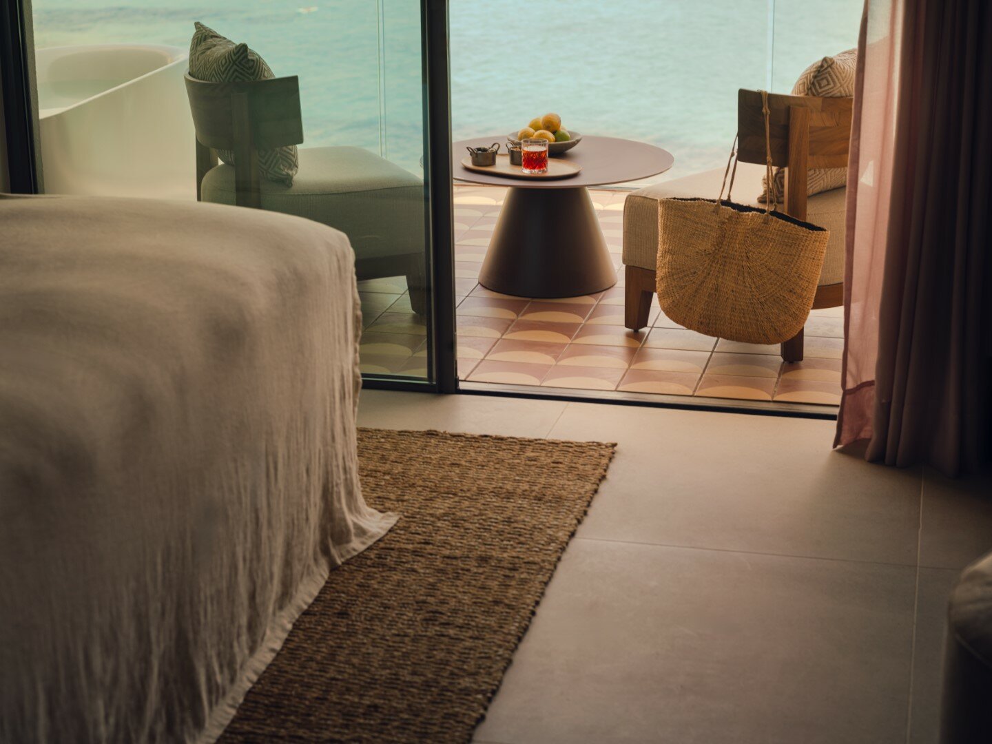 Zimmer mit Meerblick und Aussenbadewanne