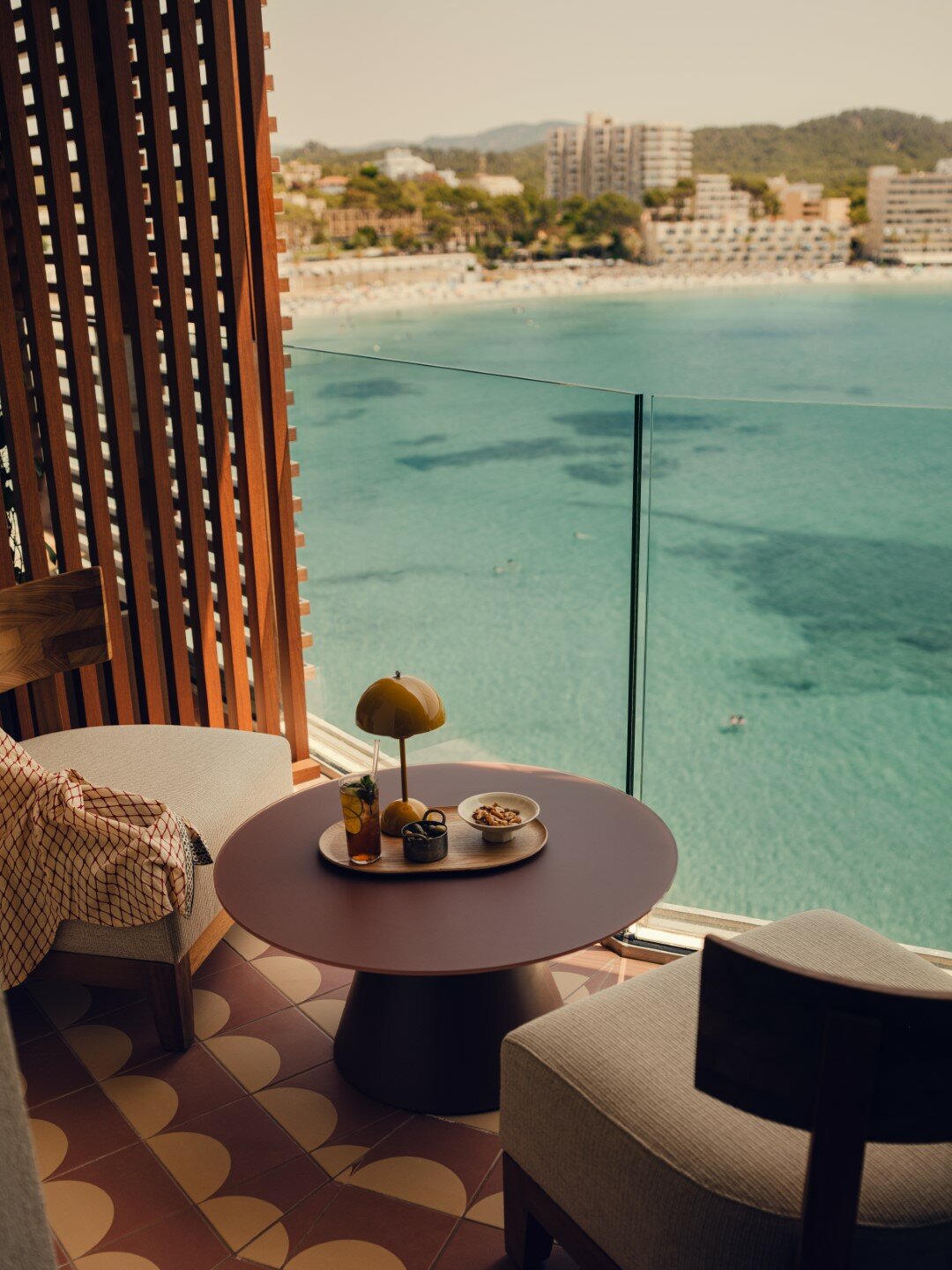 Klippenzimmer mit Meerblick