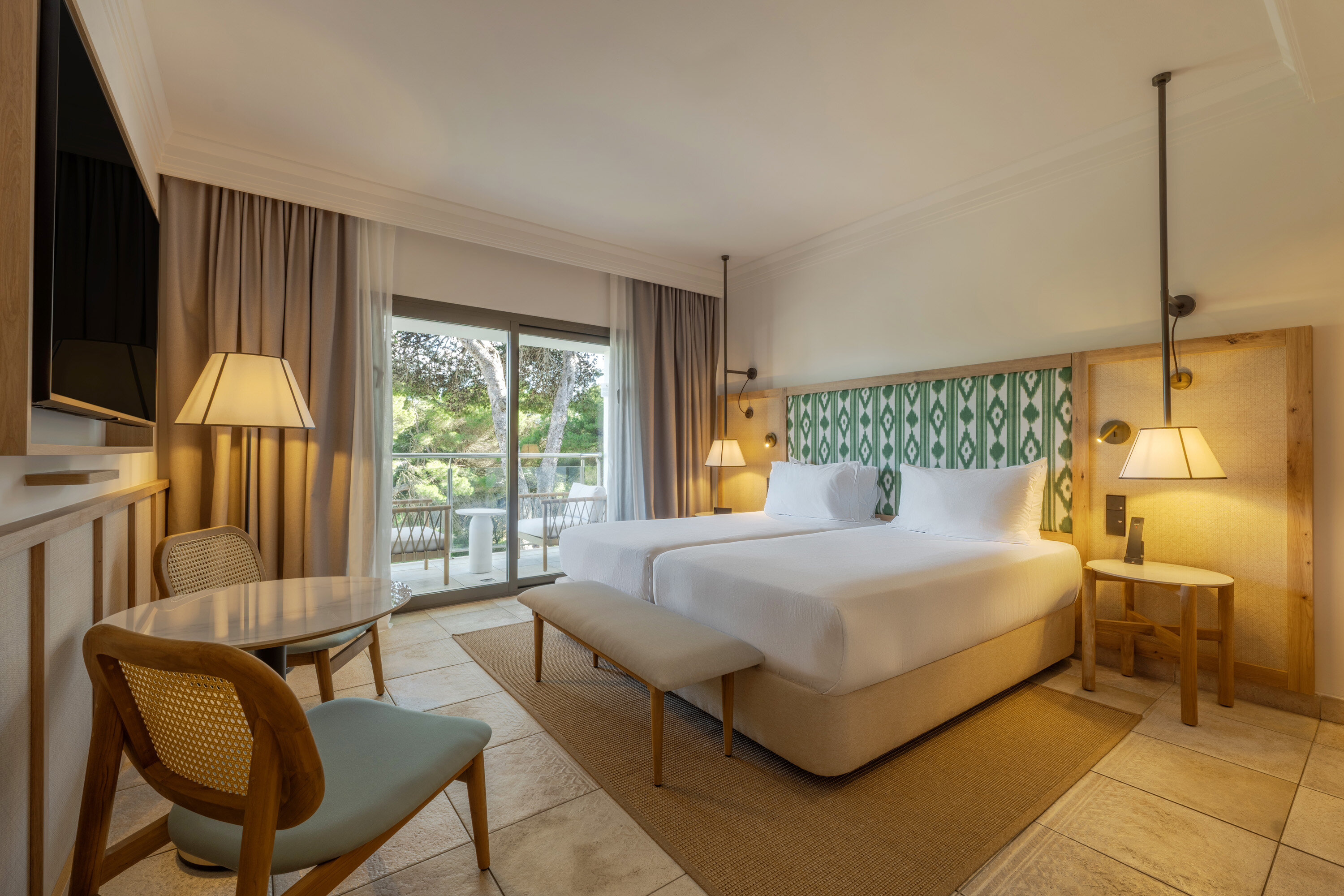 Deluxe Twin Beds