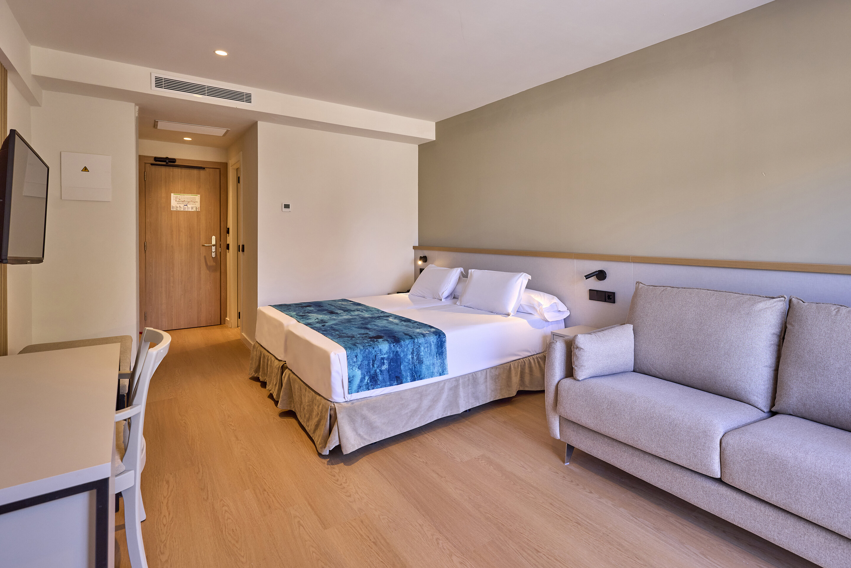 Familienzimmer seitl. Meersicht