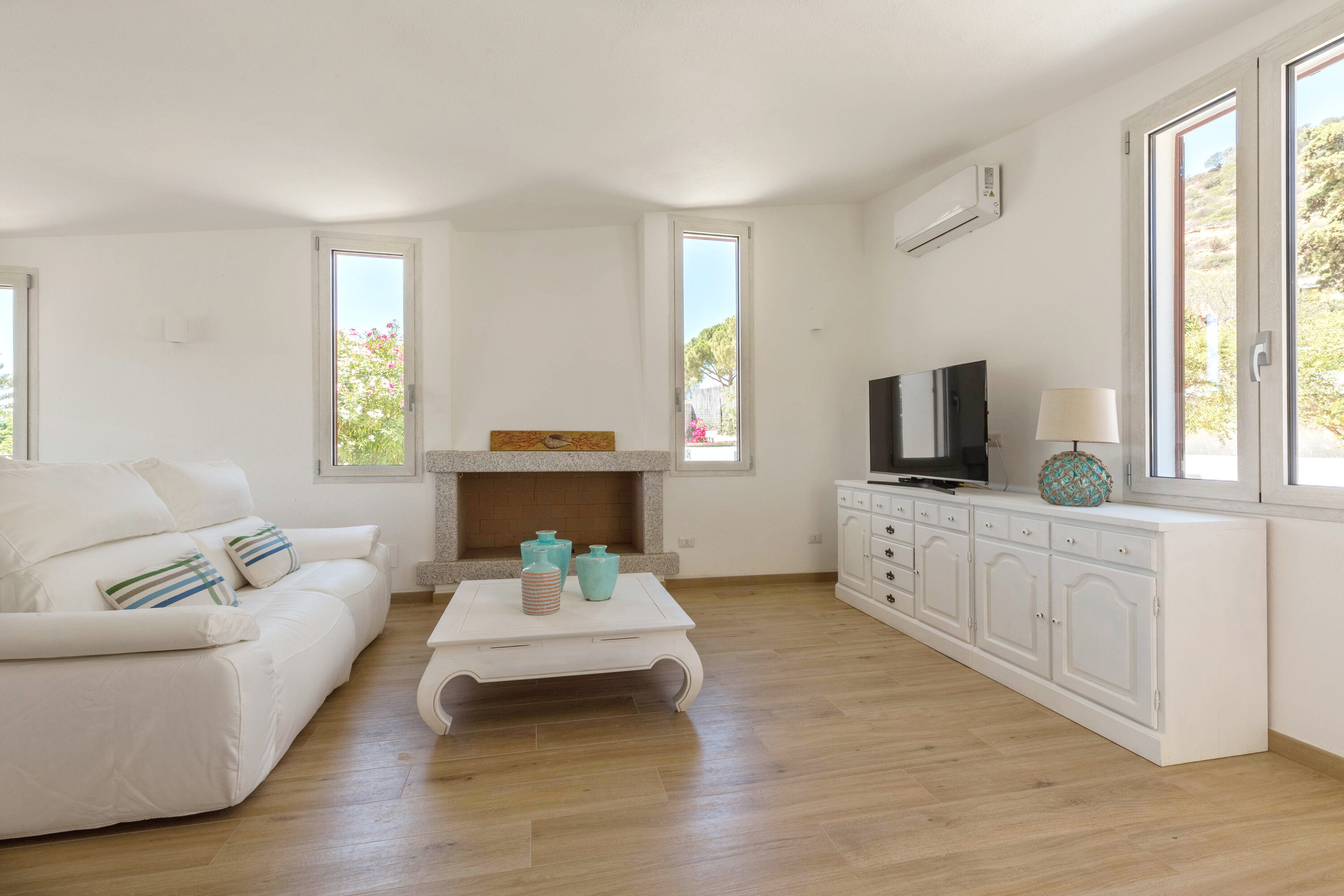 Angelina mit Privatpool