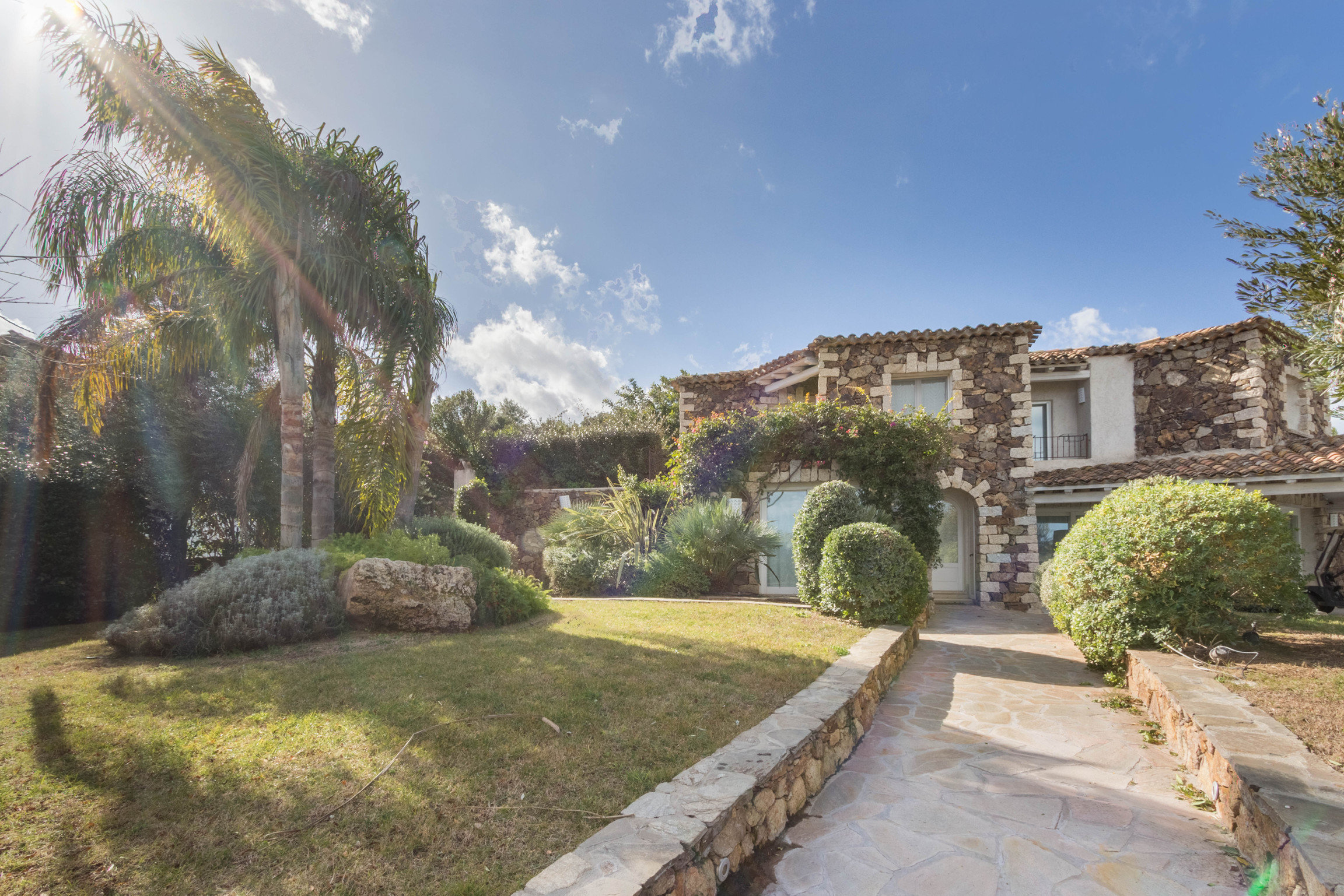 Bougainvillea mit Privatpool